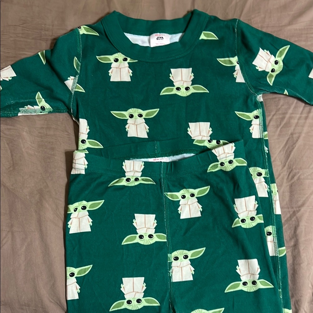 Hanna Andersson Green Kids Pajamas with yoda size 8 or 130